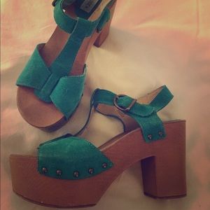 Steve Madden Platform sandal with nail detail